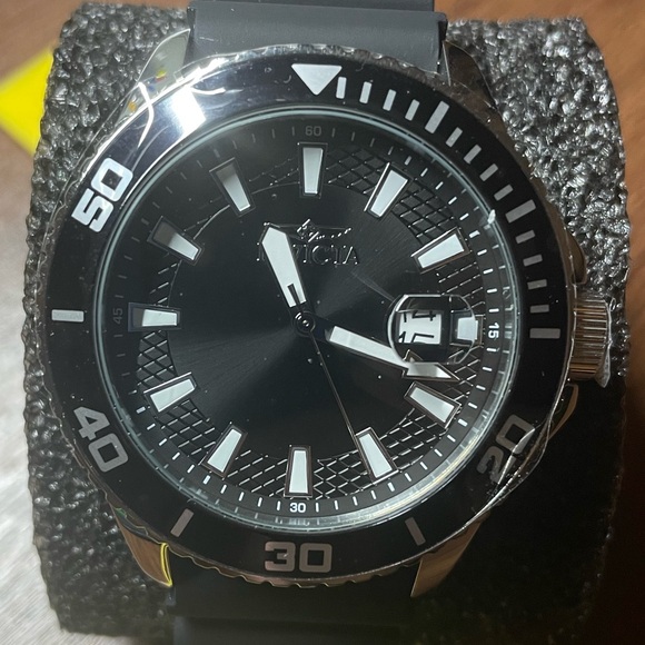 *Brand New* Black Invicta Pro Diver Watch - Picture 3 of 3